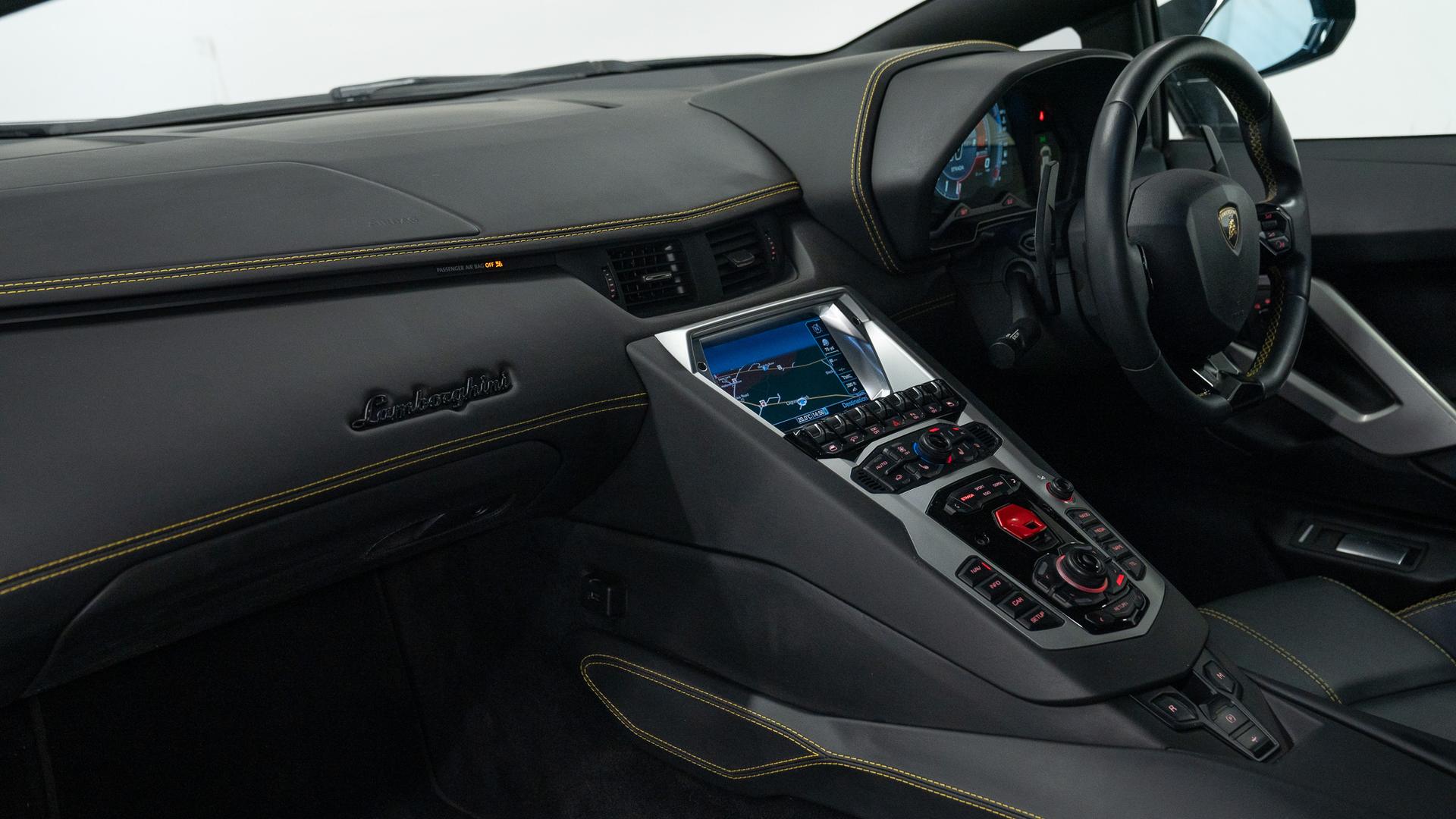 LAMBORGHINI Aventador Photo 1c60d128-fe94-4201-a425-33c714c1de2d.jpg