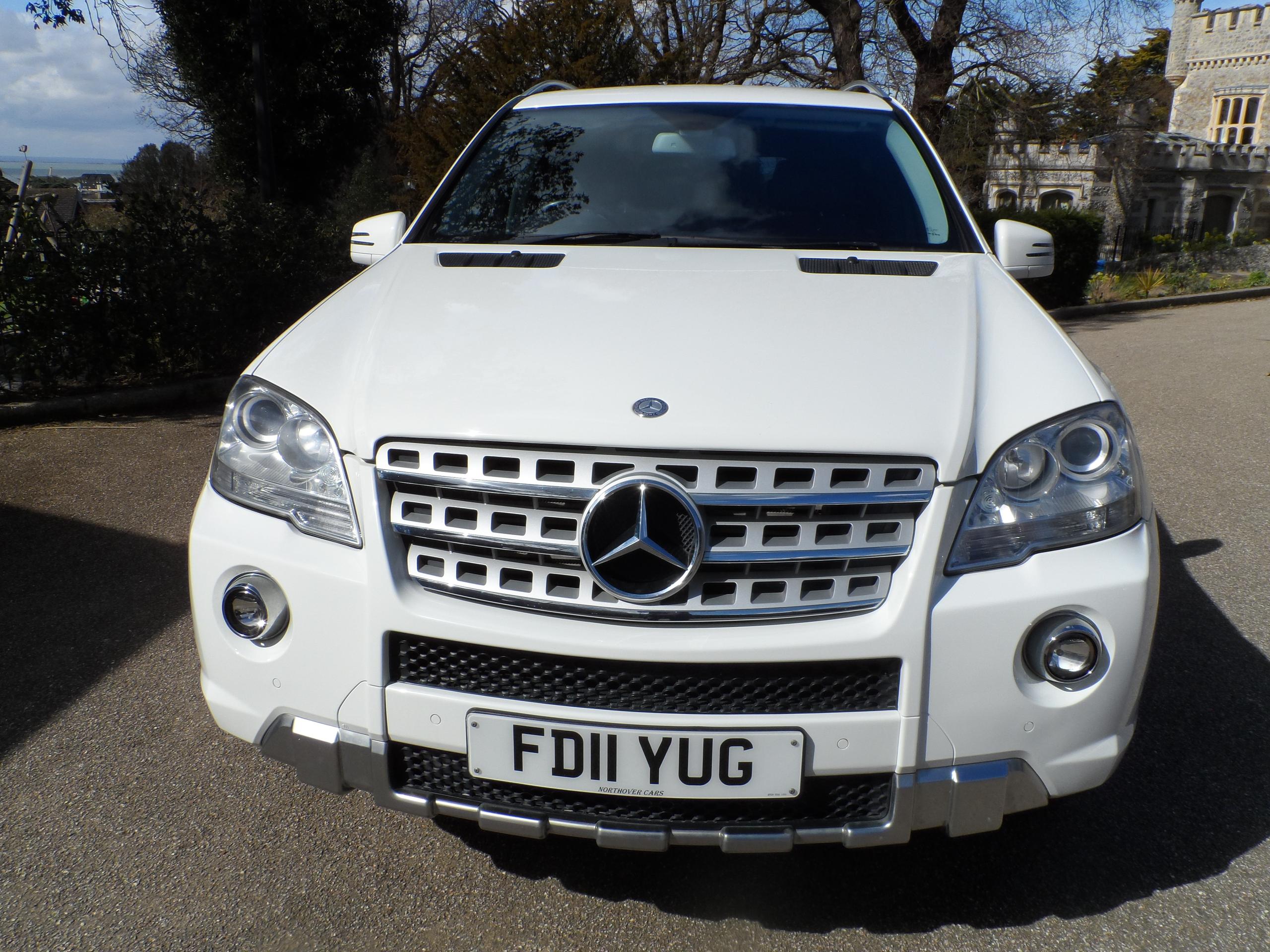 Mercedes Benz M CLASS ML300 CDI BLUEEFFICIENCY SPORT 14 990