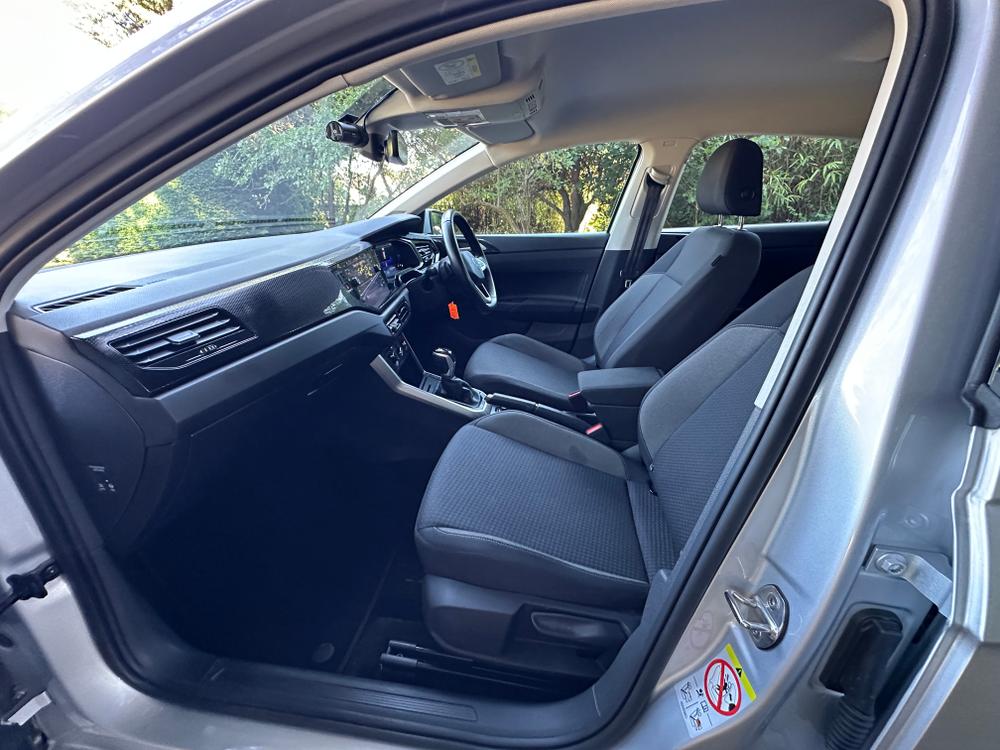 Used Volkswagen Polo YH24ZYJ 24