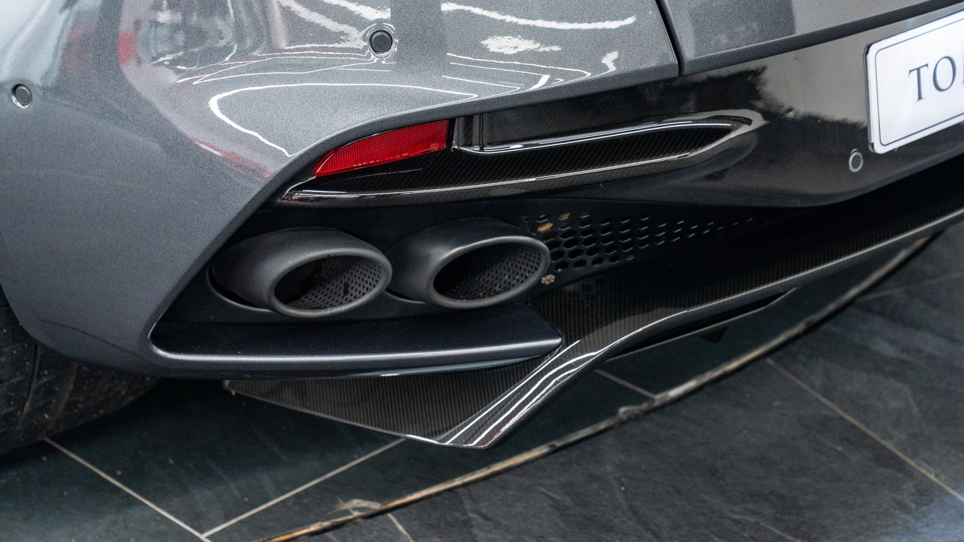 Aston Martin DBS Photo 1c6c7e56-2c3f-4a5b-8a51-5b2b62dc67e4.jpg