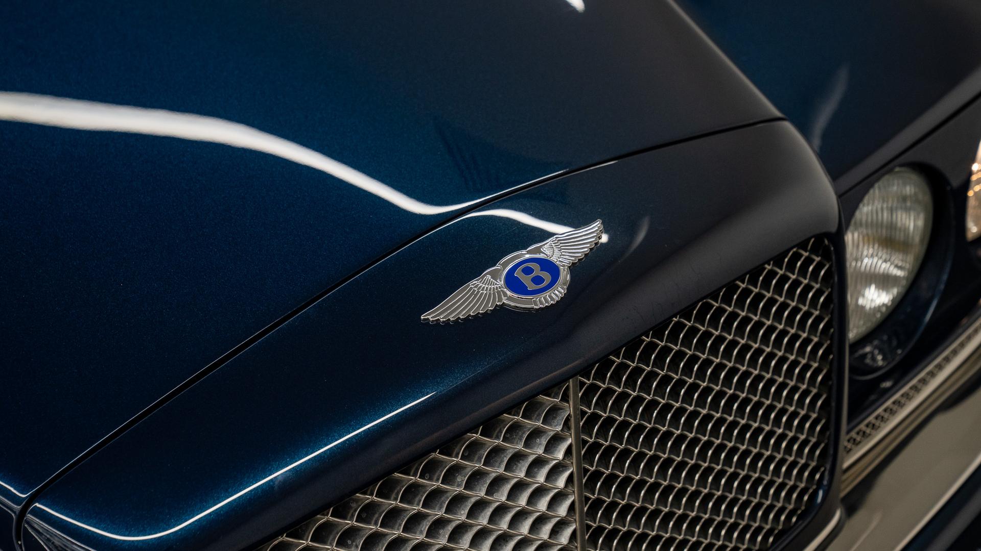 Bentley Azure Photo 1c72be43-8475-4542-82c7-3d53e92cd9f0.jpg