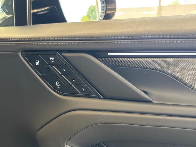 Porsche Cayenne Electric Photo 37
