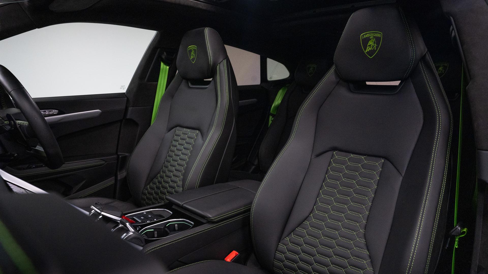 LAMBORGHINI Urus Photo 1c86e428-0f20-437e-9dcc-b76d5d370ad7.jpg
