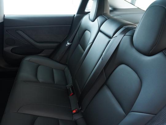 TESLA Model 3 Photo 1caafc69-2160-4375-8c3e-c07bd677b3e8.jpg