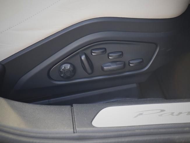 PORSCHE Panamera Photo 16