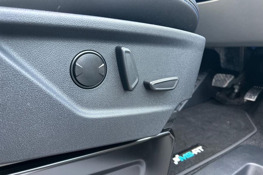 Ford TRANSIT CUSTOM Photo 1cb25b84-5096-481a-840d-13b2cef3df8a.jpg