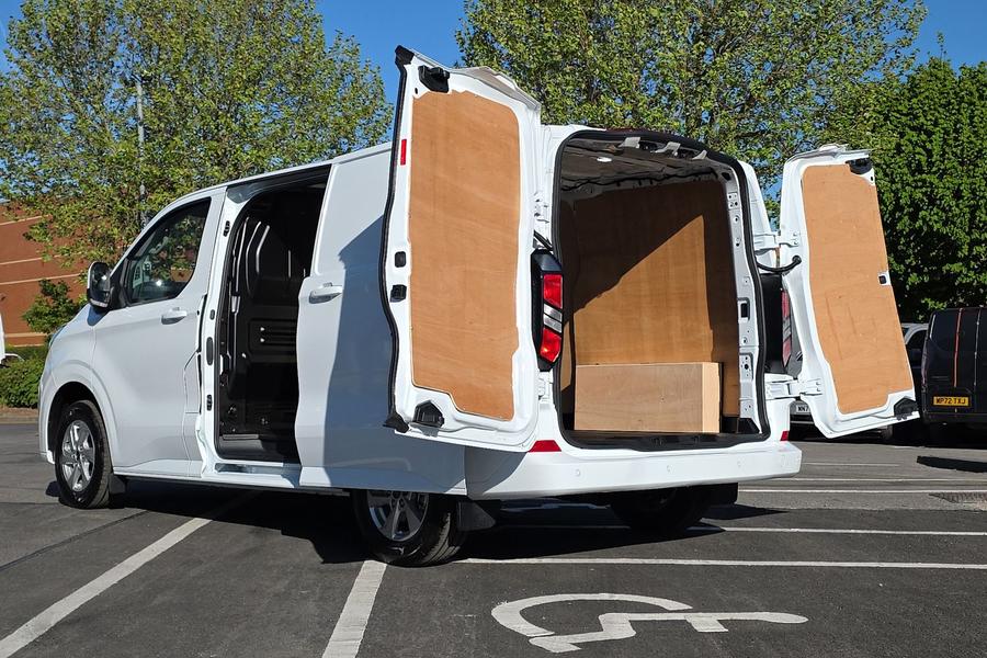 Ford TRANSIT CUSTOM Photo 1cb803e0-360e-438d-9112-cdd8f01c18b6.jpg