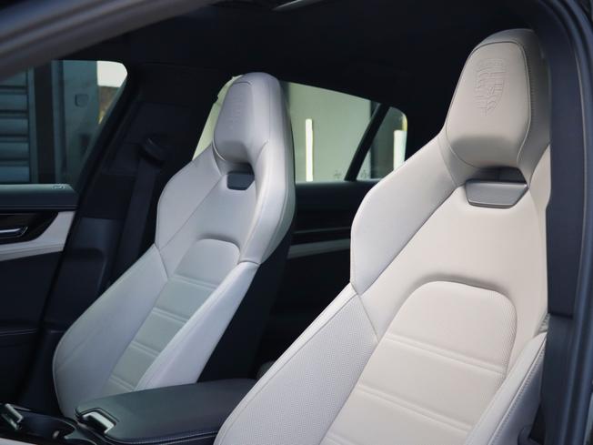 PORSCHE Panamera Photo 30