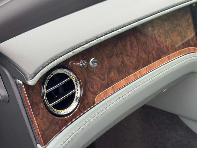 BENTLEY Flying Spur Photo 15