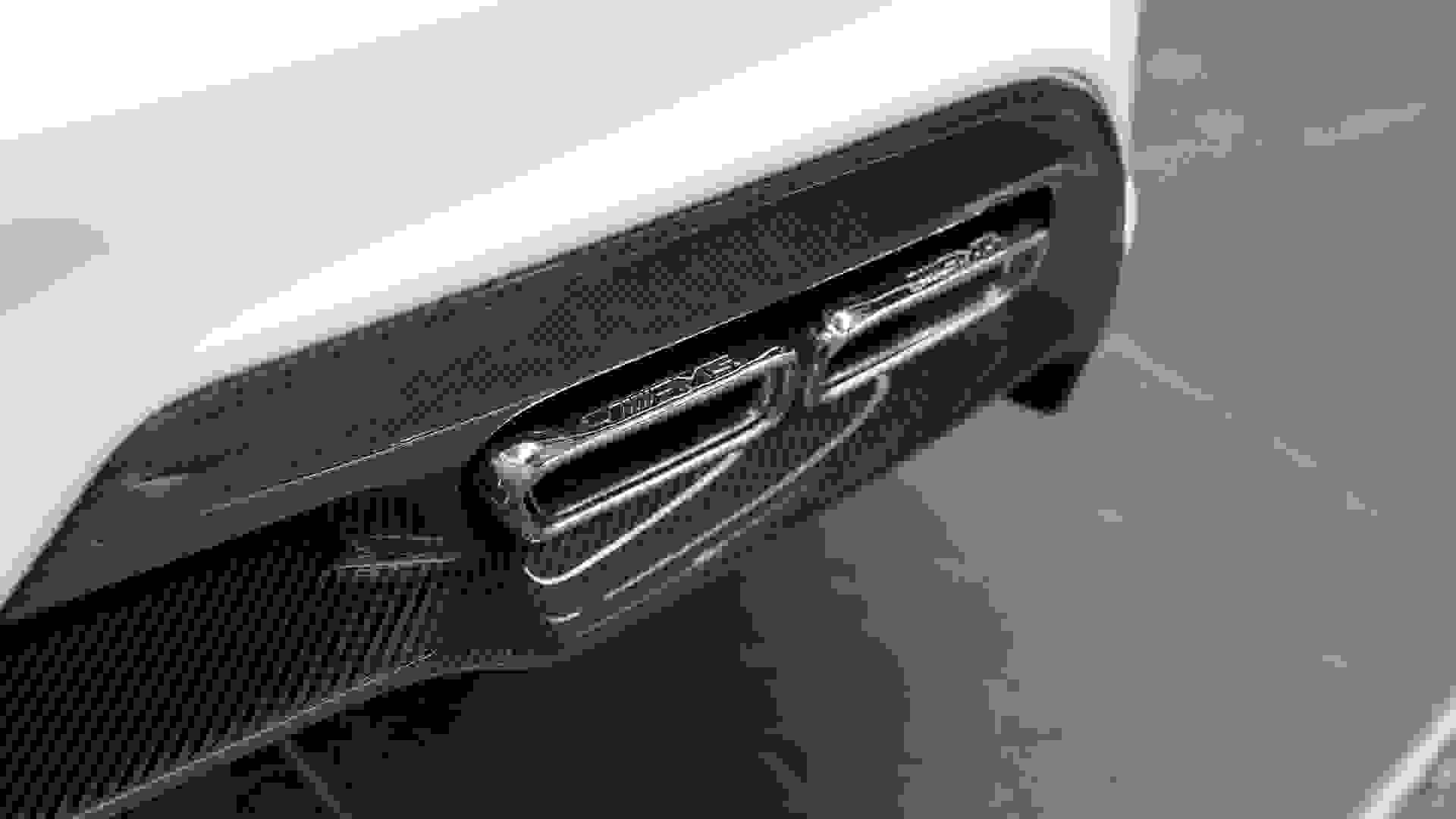 Mercedes-Benz SLS AMG Photo 1ccd5baf-d084-42b1-9b5f-89c984f7b212.jpg