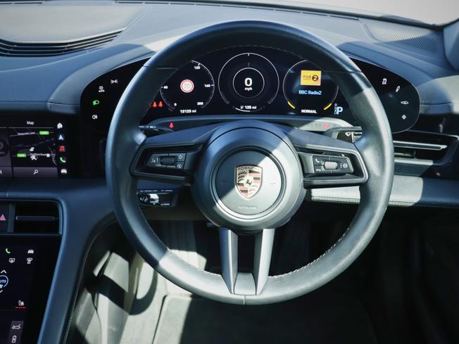 PORSCHE Taycan Photo 34