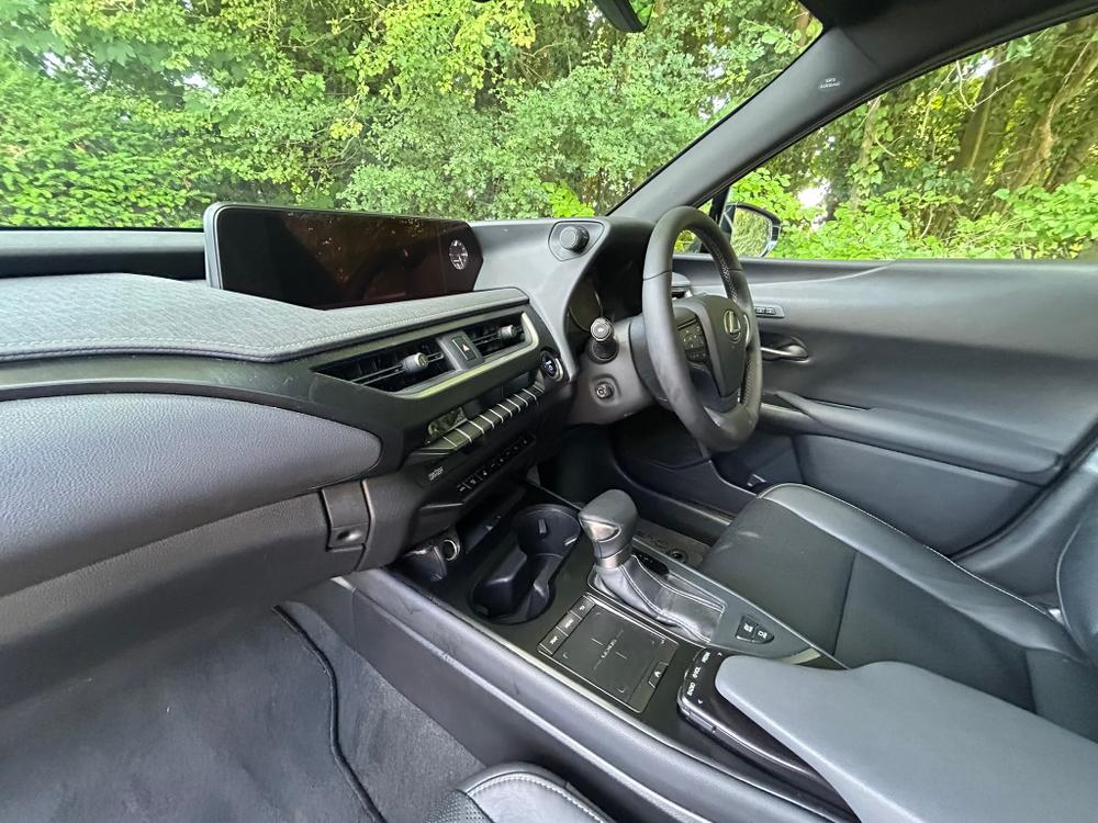 Used Lexus UX L666MBV 24