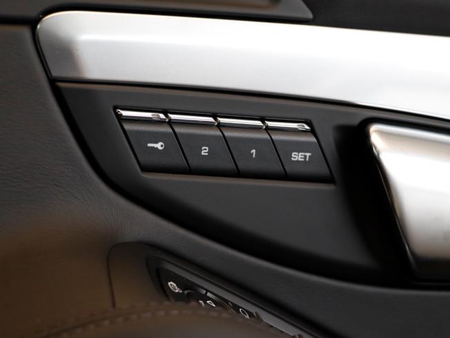 PORSCHE 718 Cayman Photo 17