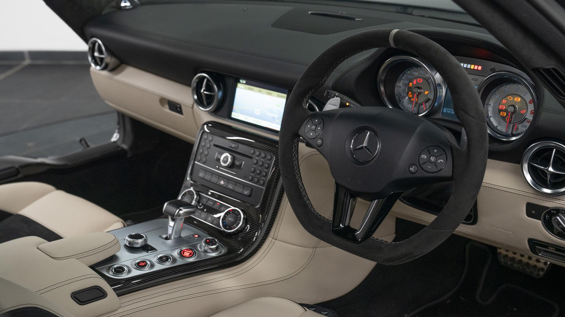 Mercedes-Benz SLS Photo 1d0a25cc-cdd6-4e98-bd29-92c3d1308c13.jpg