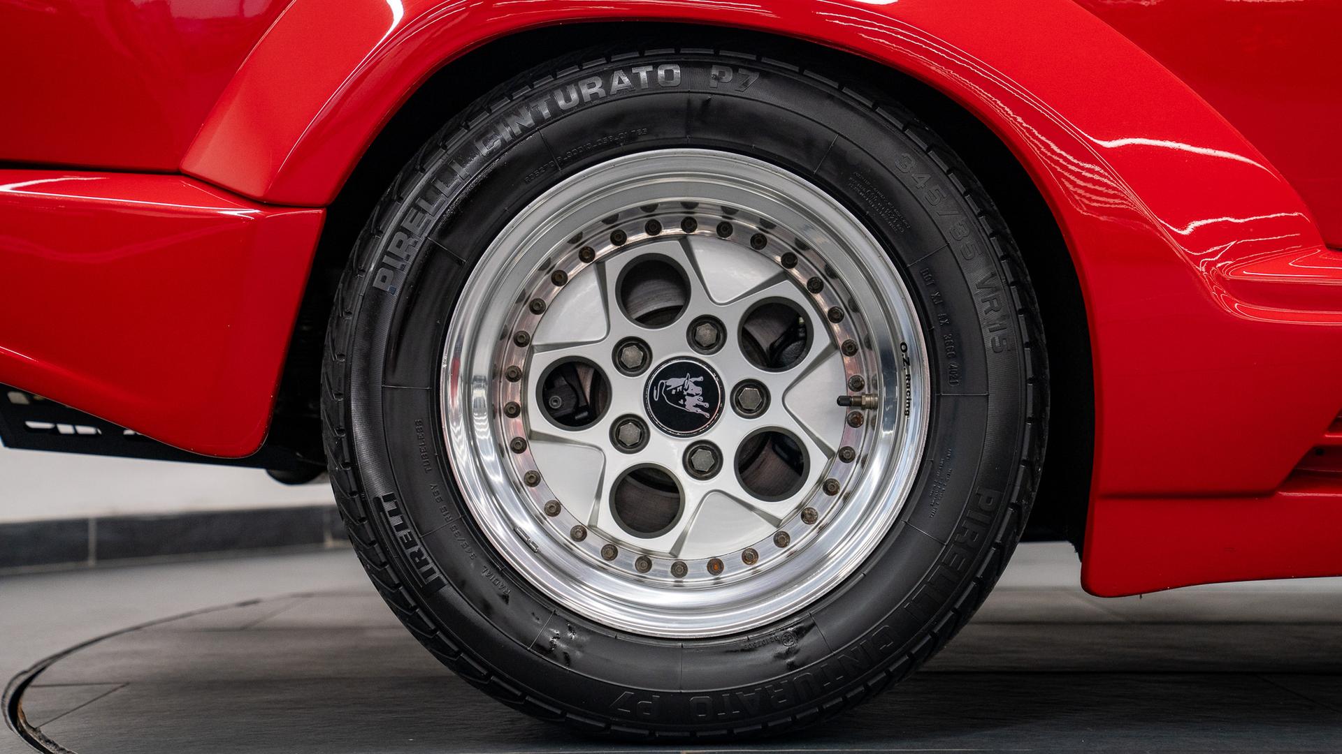 LAMBORGHINI Countach Photo 1d1ab13f-2705-4081-b282-b49df42ed8ff.jpg