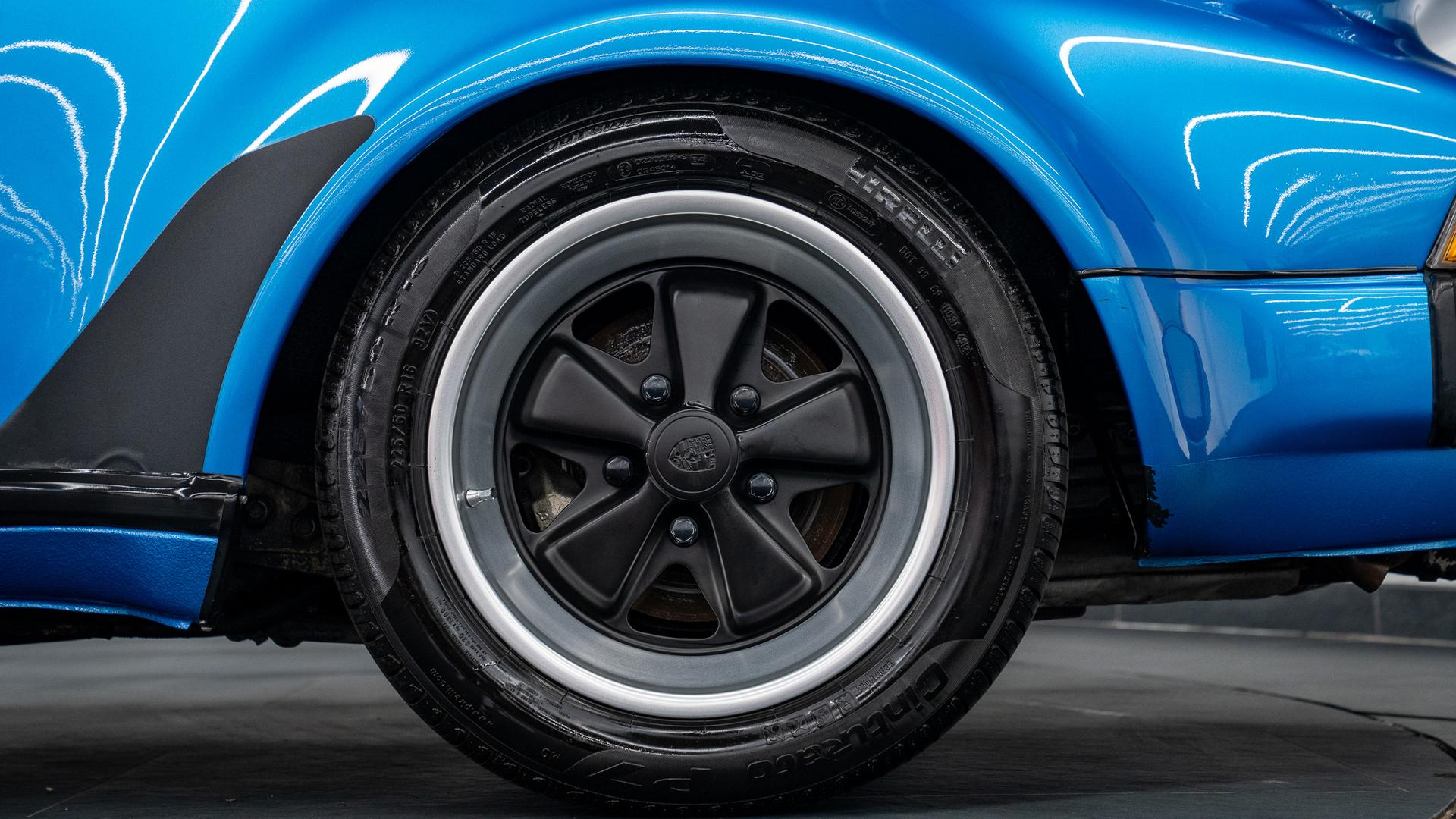 Porsche 911 Photo 1d1b29aa-e61a-4c29-ae79-59c2748bf87a.jpg