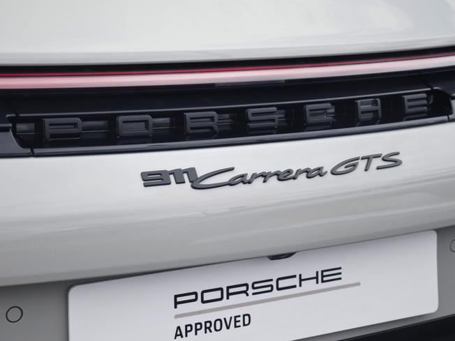 PORSCHE 911 Photo 13