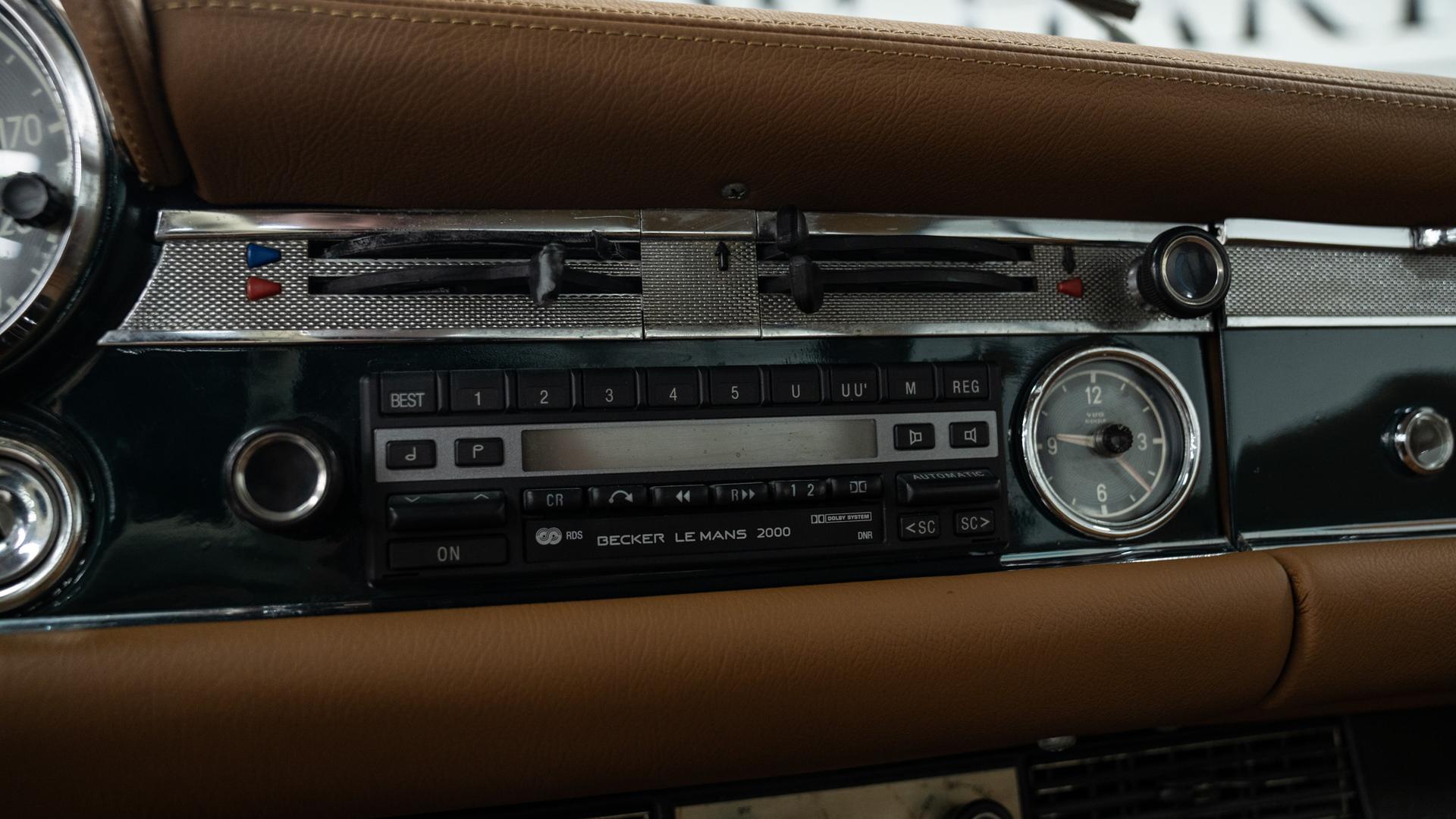 Mercedes-Benz 280 SL Photo 1d2bd70e-d666-4a50-893e-b3bc872f3a12.jpg