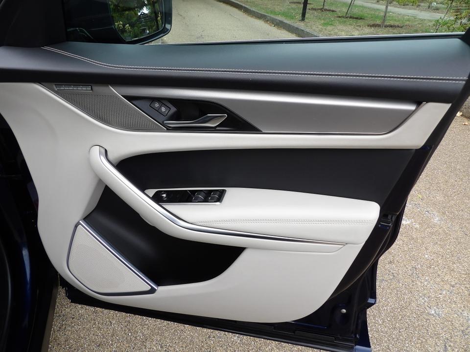 Used Jaguar F-PACE NU21LNN 9