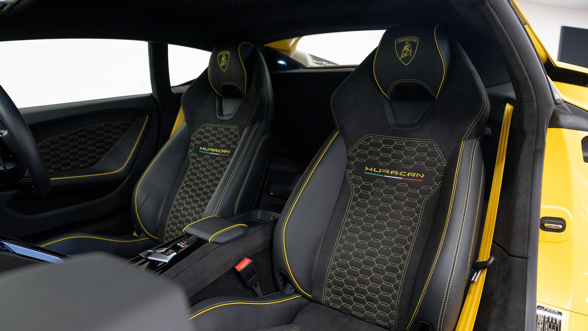 LAMBORGHINI Huracan Photo 1d479f47-a66d-474b-8772-5477ee3aa2af.jpg