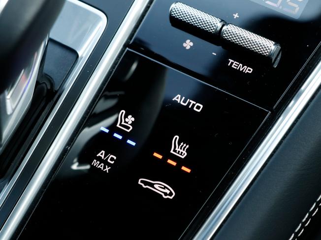 PORSCHE Panamera Photo 25