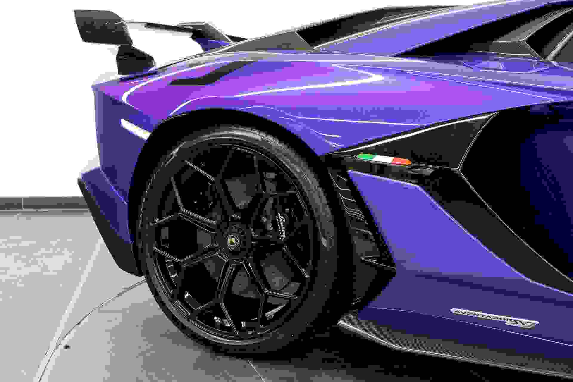 Lamborghini AVENTADOR Photo 1d661b7c-b04e-48e2-a559-10a6082c2202.jpg