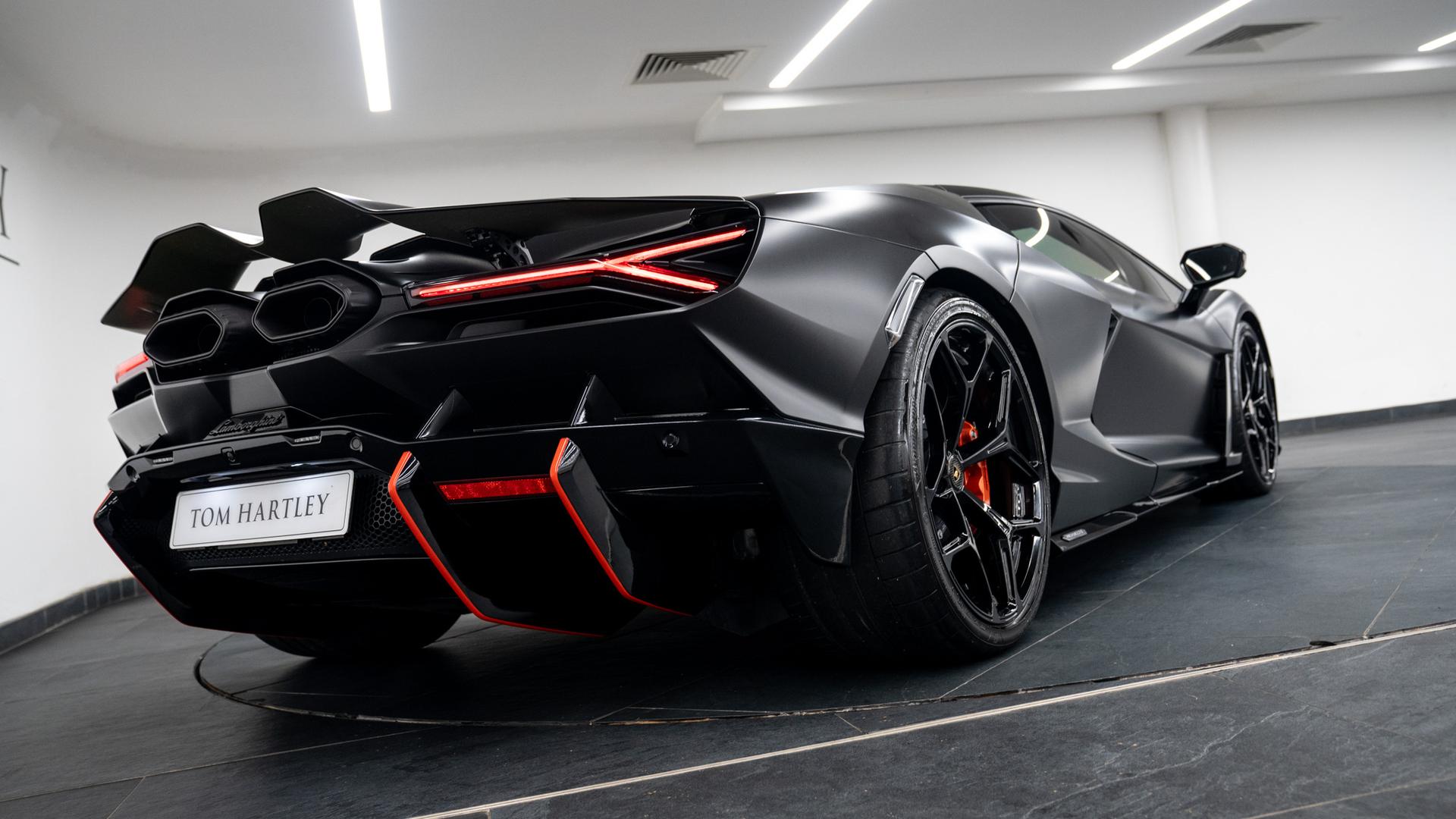 LAMBORGHINI Revuelto Photo 1d7cfb1a-0a3c-4b1c-88c0-73978bf72675.jpg