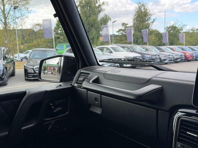 MERCEDES-BENZ G Class Photo 12