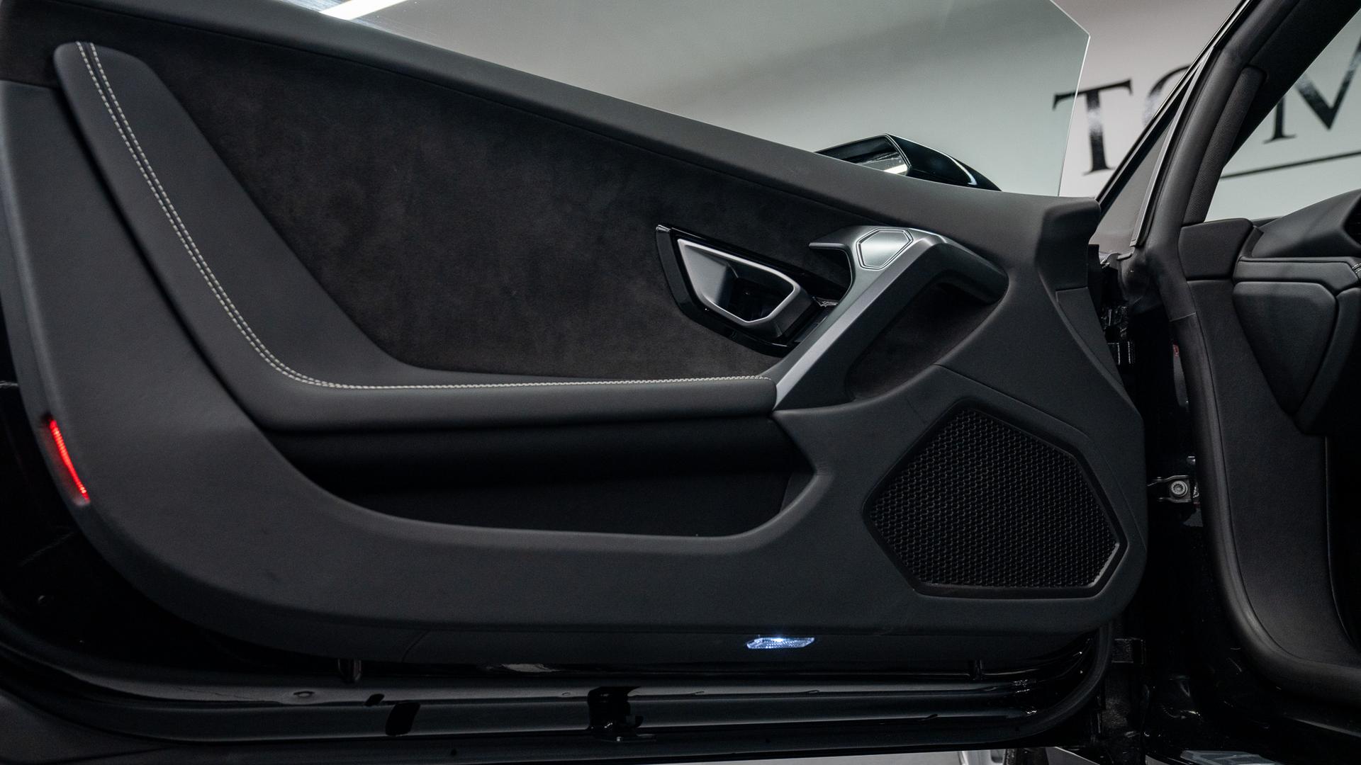 LAMBORGHINI Huracan Photo 1d828fe7-67d6-45a6-b0a6-7149f5e2f73b.jpg