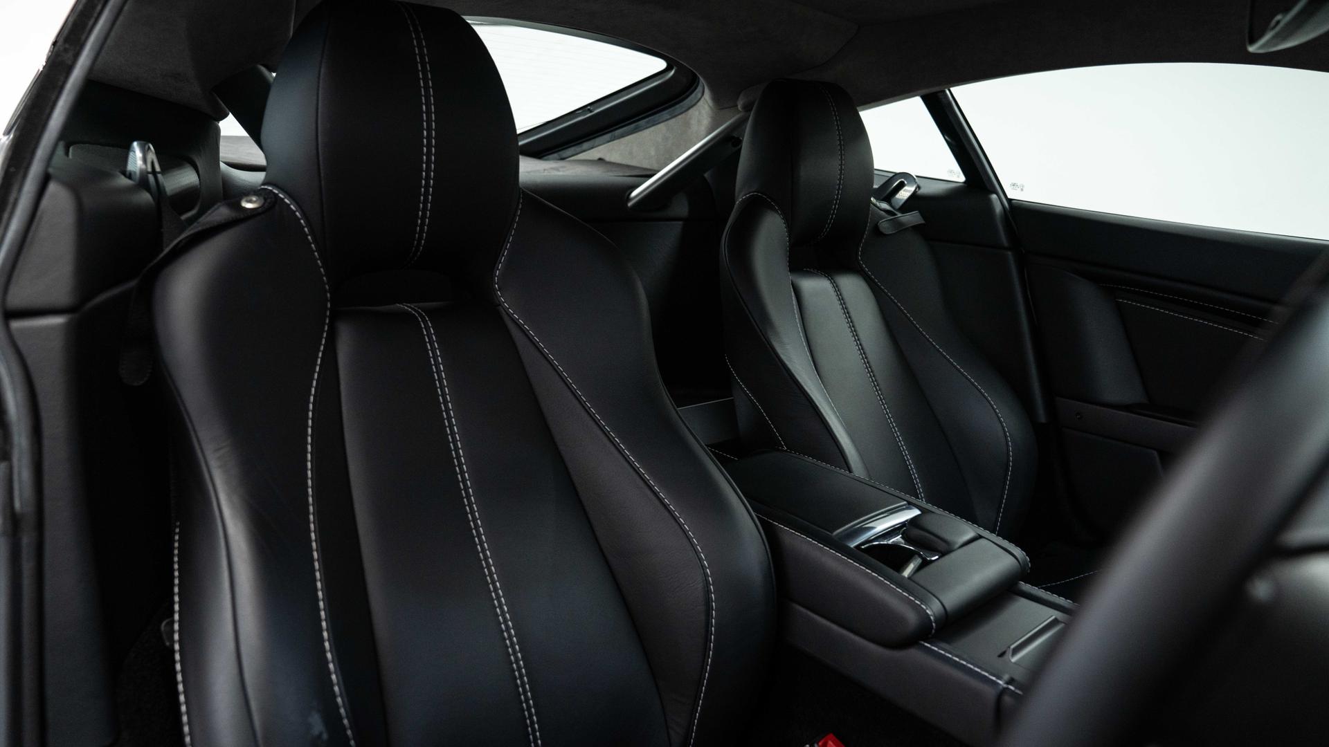 Aston Martin Vantage Photo 1d86cb98-d5d7-4e4e-a553-dc7d570e3e33.jpg