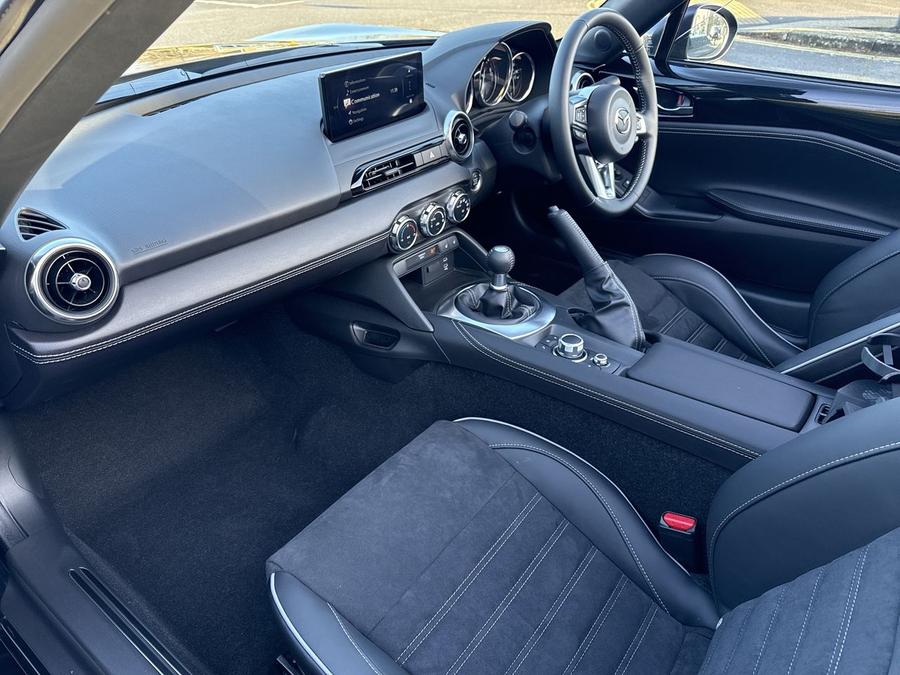 Mazda MX-5 Photo 1d8b1391-2848-412f-82b0-89332a8a5a3f.jpg
