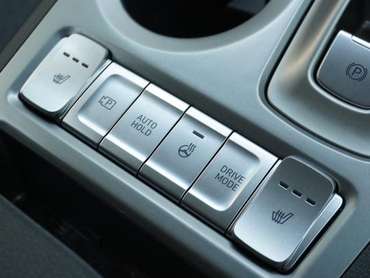 Hyundai KONA Photo 1d967301-7a98-477a-b32a-2f5dd3506f9a.jpg