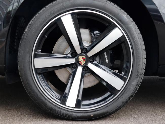 PORSCHE Macan Photo 3