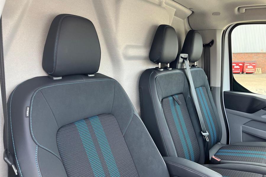 Ford TRANSIT CUSTOM Photo 1dbdadfb-6072-4fe6-877d-7921ab3c08d6.jpg