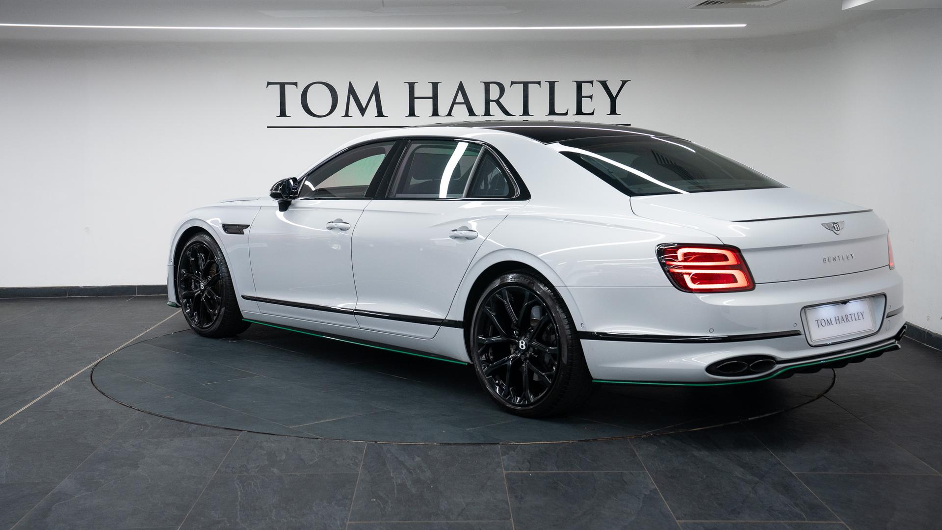 Bentley Flying Spur Photo 1dbde62c-9d39-4f64-920c-bb7a4e376981.jpg
