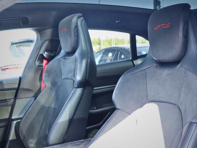 PORSCHE Taycan Photo 27