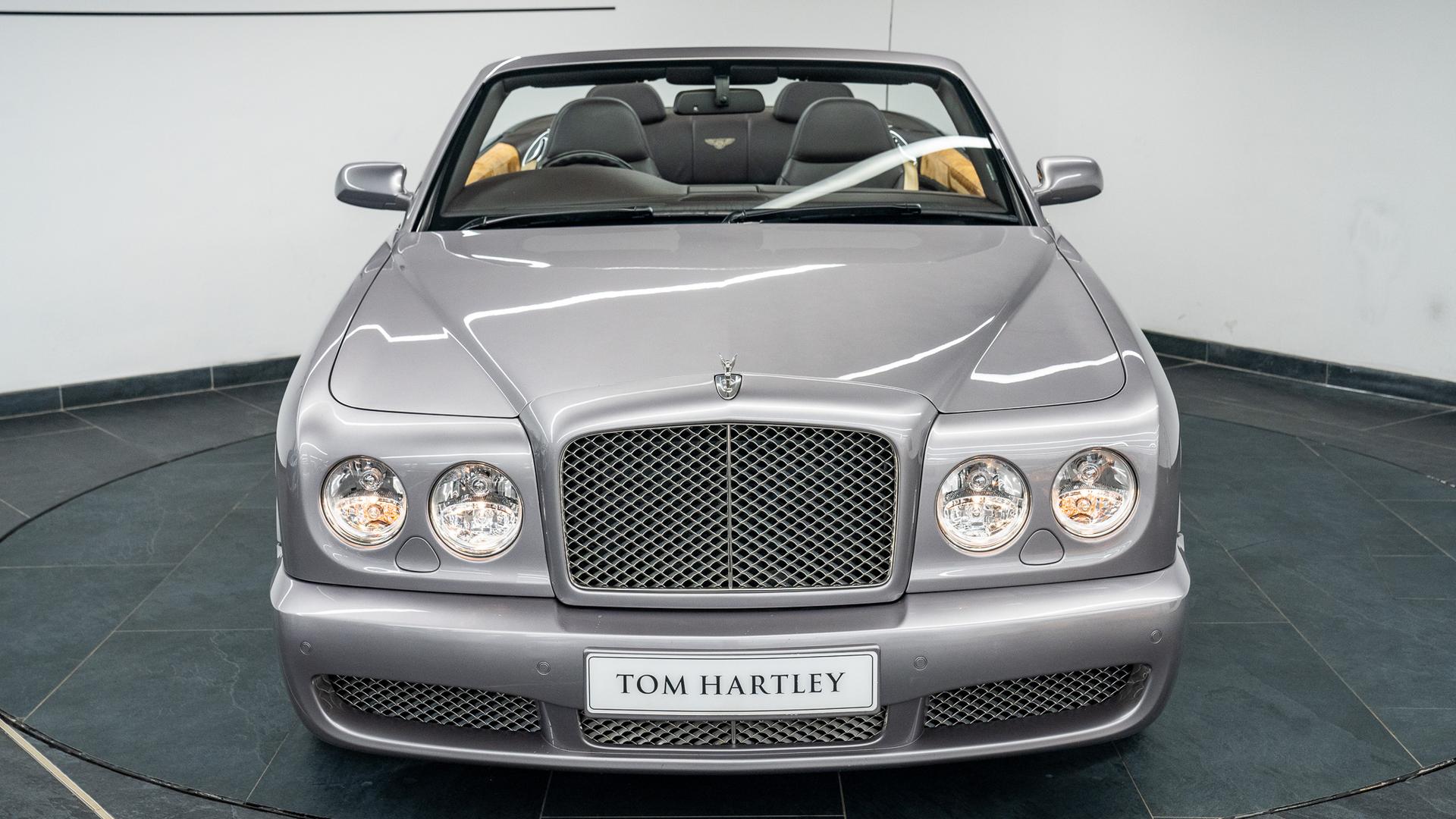Bentley Azure Photo 1ddec57f-86ef-4b26-80c0-759c6b925d20.jpg