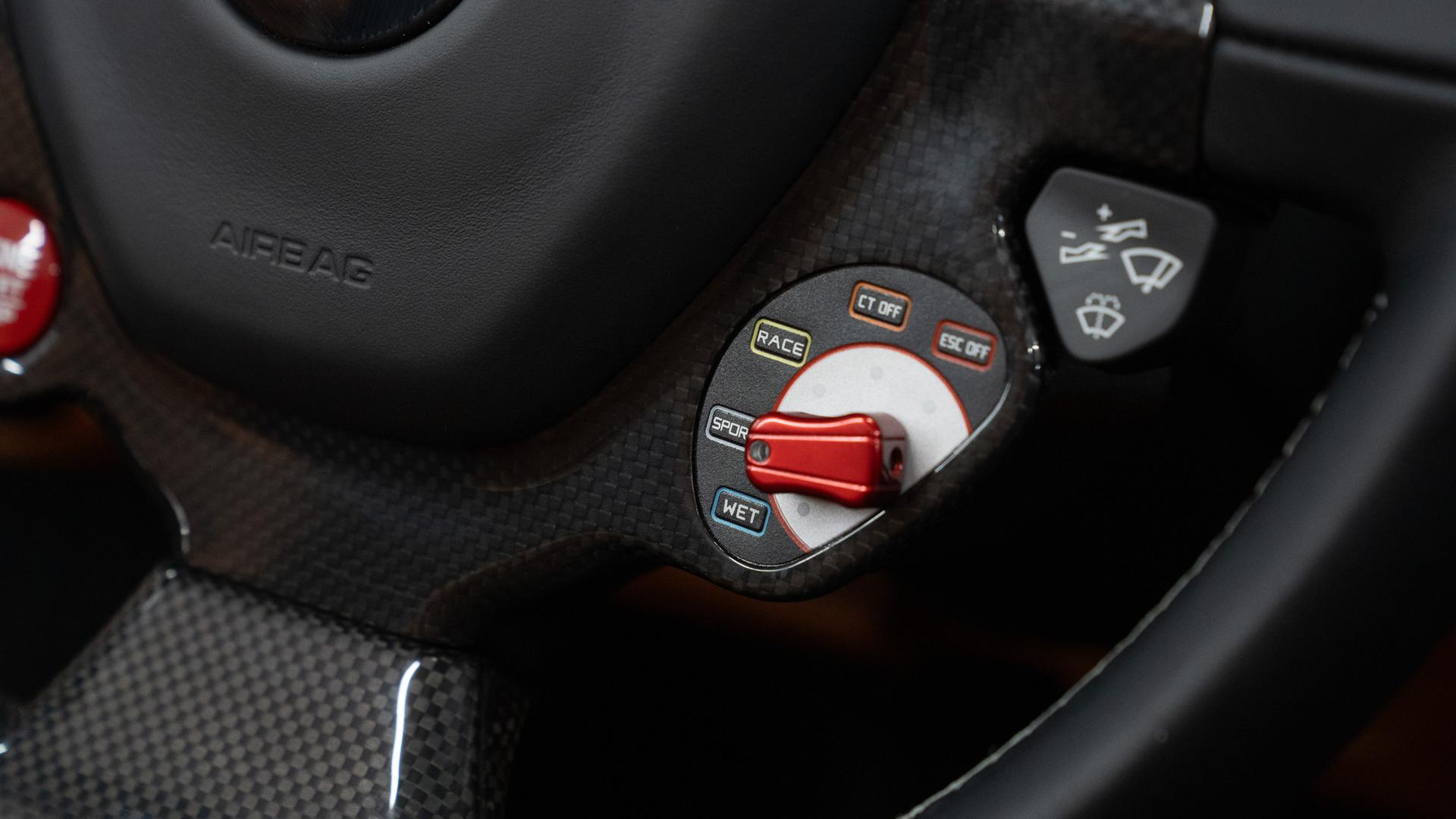 Ferrari 488 Photo 1de059e1-d47e-4a20-a3ed-3160aebf3b92.jpg