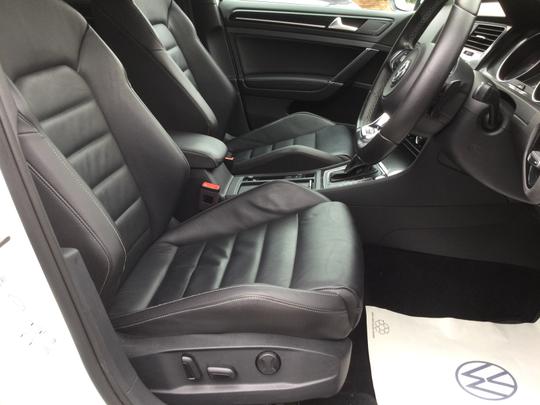 Volkswagen Golf Photo 1de5826f-a828-4b3e-ab23-0c71a756f4c8.jpg