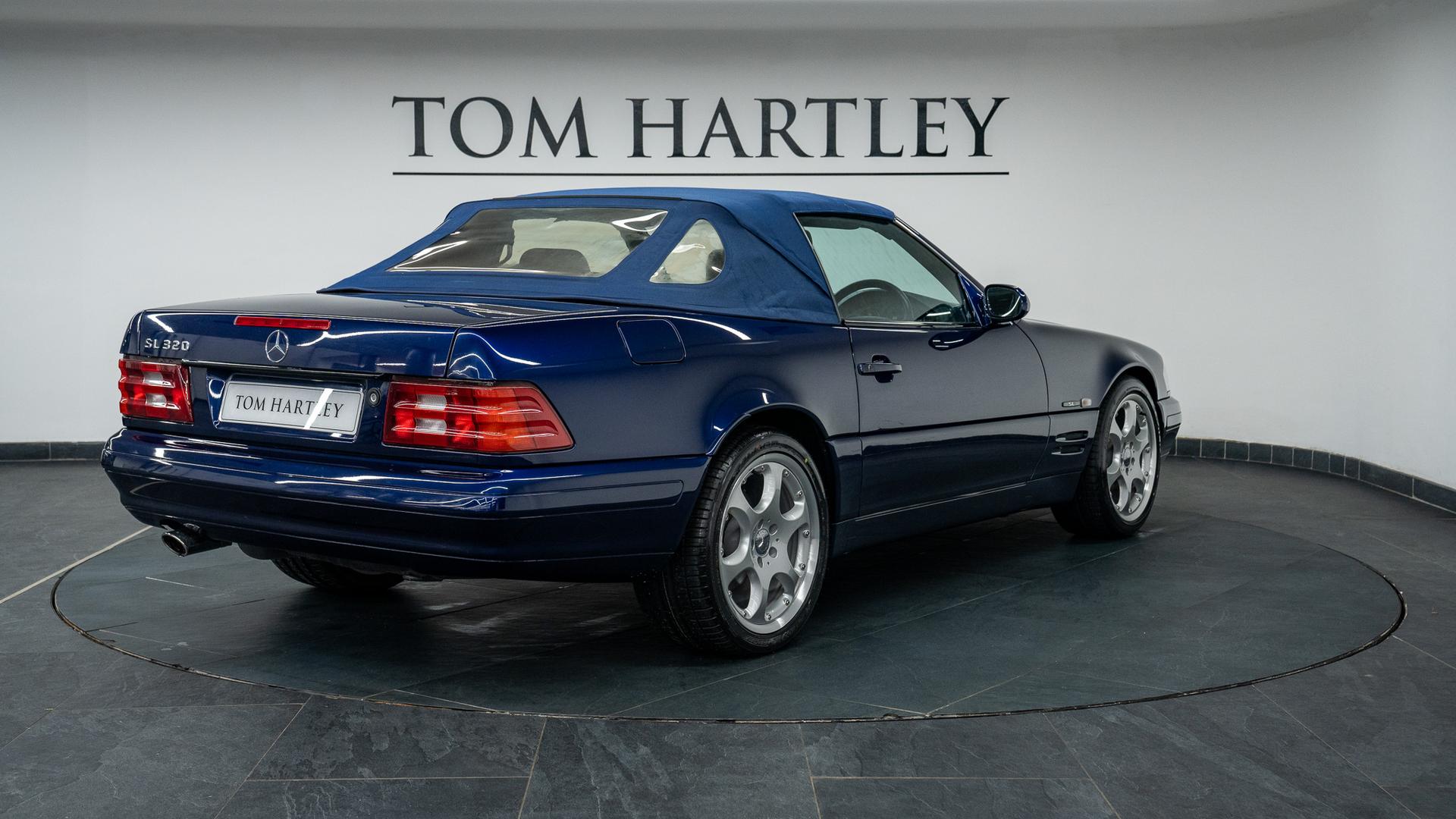 Mercedes-Benz SL320 Photo 1ded52fb-c889-4b4c-bd81-391b3e6f7371.jpg