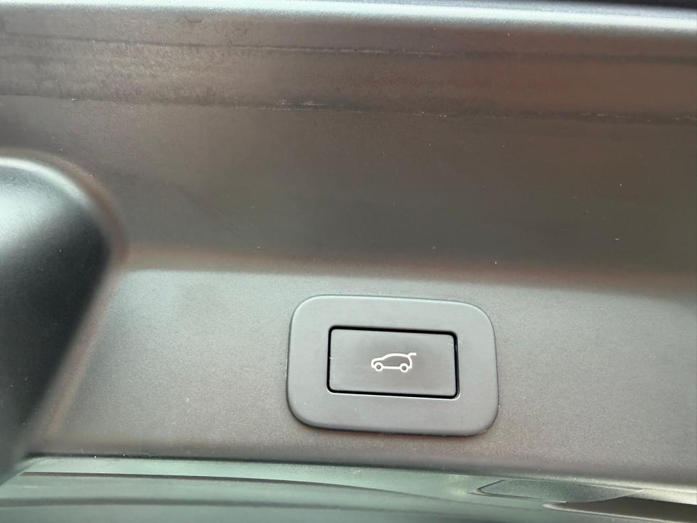 Jaguar F-PACE Photo 1df9a630-eab7-4e9e-94f8-f8987e21d8a5.JPEG