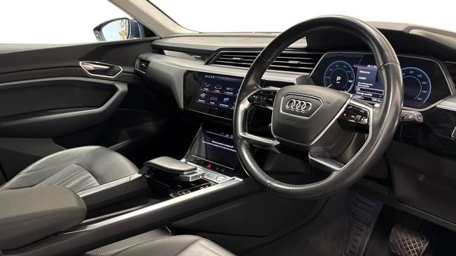 AUDI e-tron Photo 6