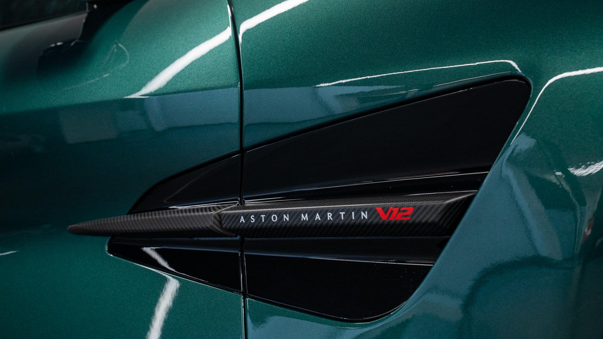 Aston Martin Vanquish Photo 1dff3395-87c9-4cec-b509-5de676b70e2d.jpg