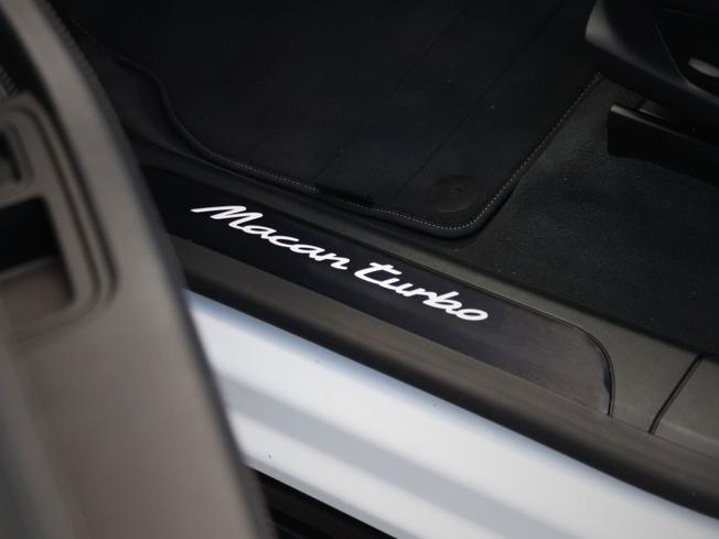 PORSCHE Macan Photo 27