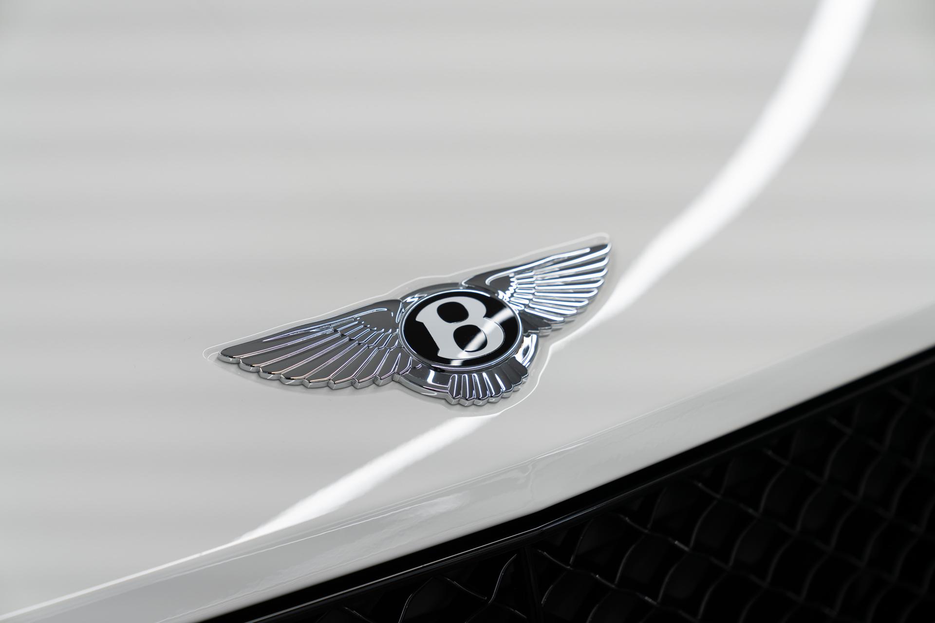 Bentley BENTAYGA Photo 1e06db31-341c-46e5-bef4-a0073eb9d7ec.jpg