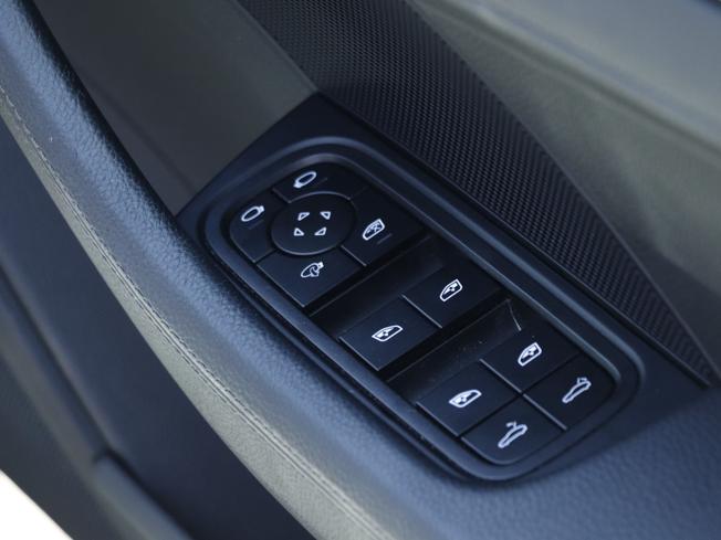PORSCHE Panamera Photo 38