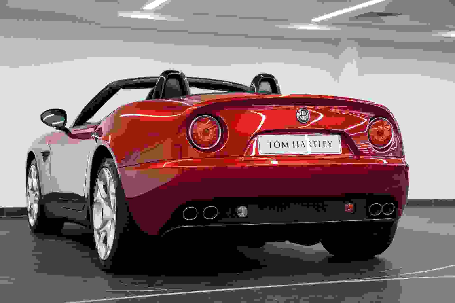 Alfa Romeo 8C Spider Photo 1e39b9cc-b93d-478f-bd4a-65b16fd0cf57.jpg