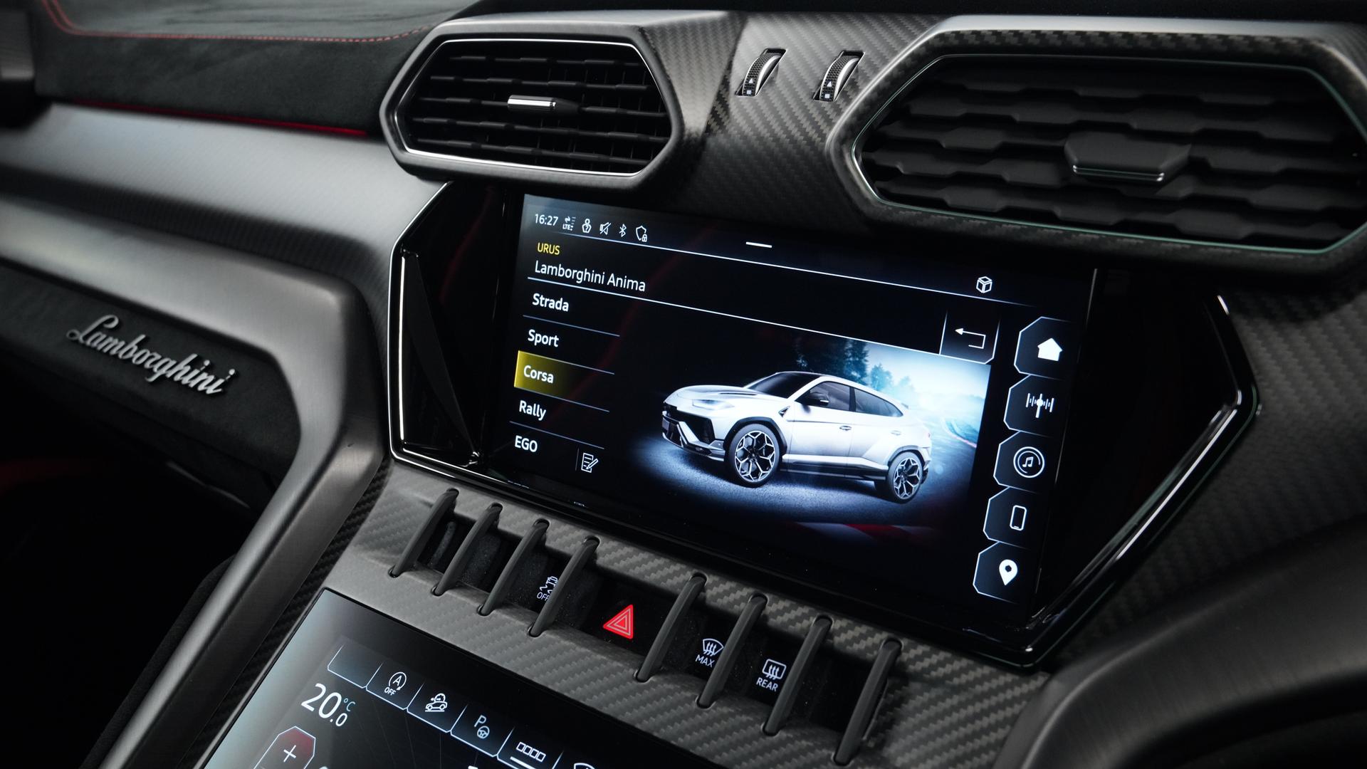 LAMBORGHINI Urus Photo 1e439454-6981-4839-8df9-88a86179bba7.jpg