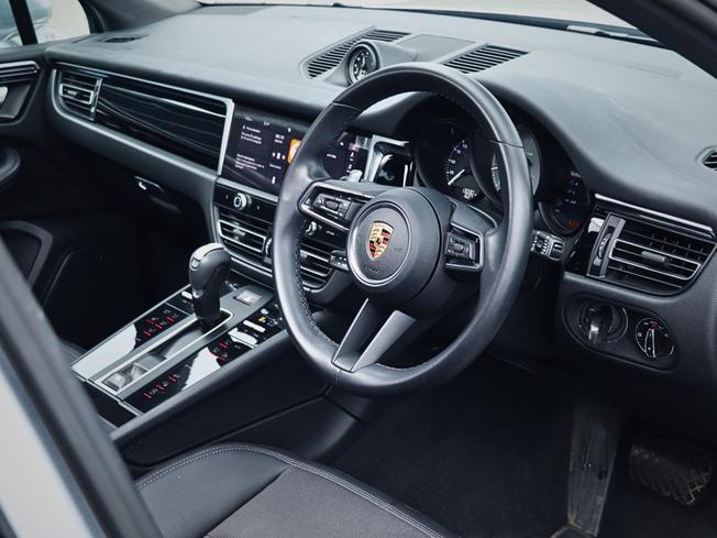 PORSCHE Macan Photo 17