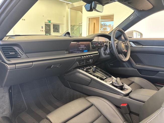 PORSCHE 911 Photo 13
